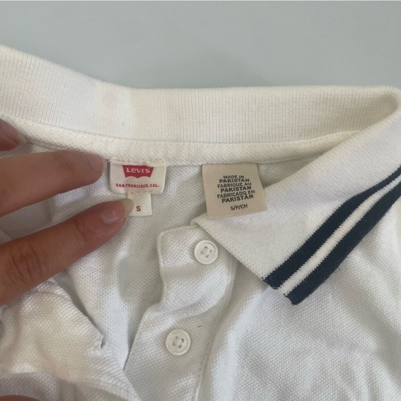🤍 Levi’s White Collared Crop Top – Size Small 🤍 - Picture 7 of 8